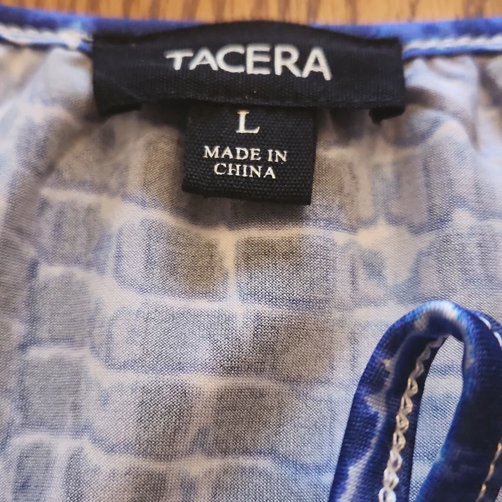 Tamera, Women's Top,  Excellent condition,  Size Large,  Blue, white - Picture 6 of 9